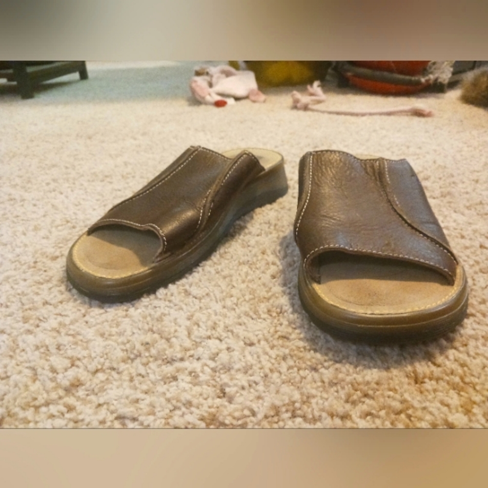 Dr. Martens brown leather slide sandals. Size 6 men's, women's 8.